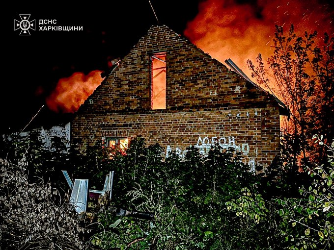 у с. Приколотне на Харківщині ворожий дрон спричинив пожежу, загинув мирний житель